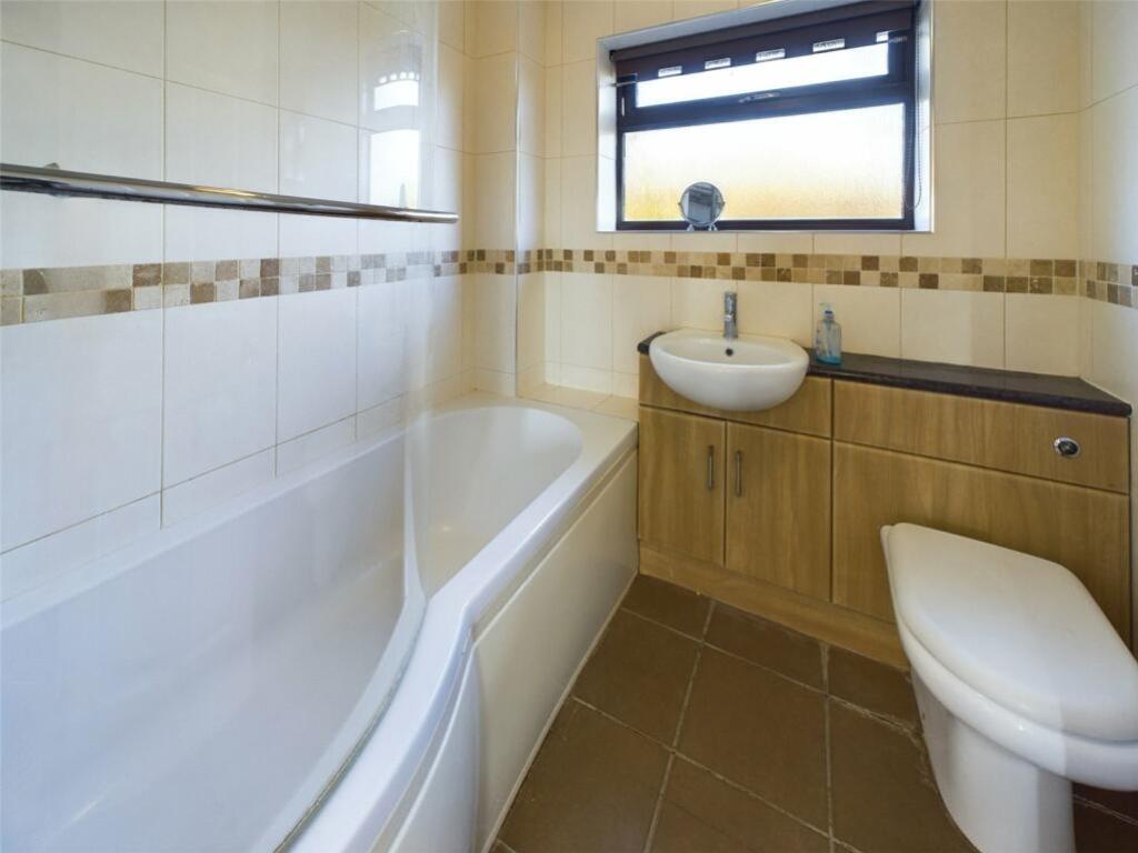 Jayne bathroom