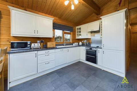 4 bedroom chalet to rent, Mount Pleasant, Derby DE65