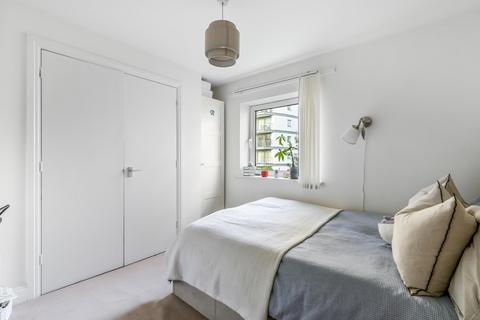 1 bedroom apartment for sale, Holland Garden, Brentford, TW8