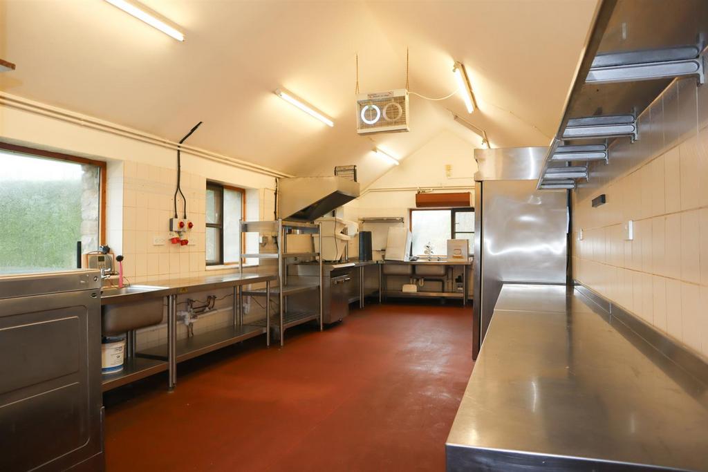 Kitchen Photo 2