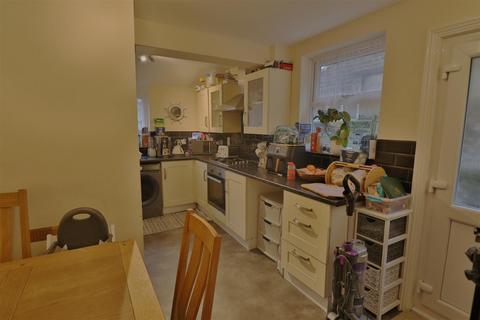 3 bedroom terraced house to rent, Linden Road, Littlehampton