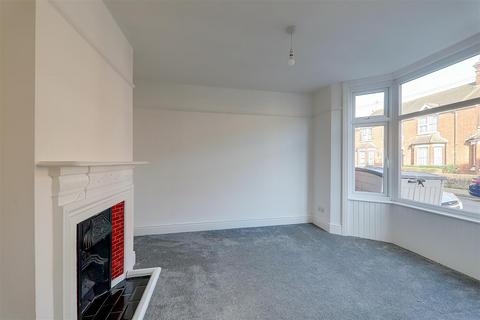 2 bedroom terraced house to rent, Linden Road, Littlehampton