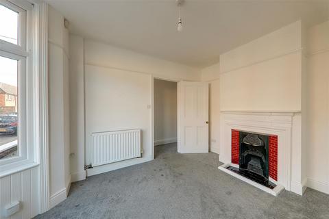 2 bedroom terraced house to rent, Linden Road, Littlehampton