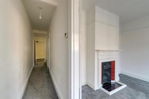 2 bedroom terraced house to rent, Linden Road, Littlehampton