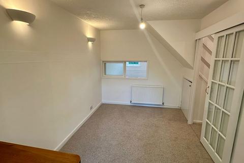 27 Haston Close, Hereford, HR4 0RX
