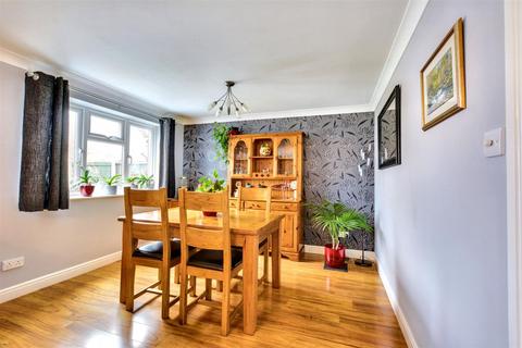 4 bedroom detached house for sale, Fulwood Drive, Long Eaton
