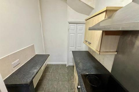 2 bedroom terraced house to rent, Thornton Grove, Armley, Leeds