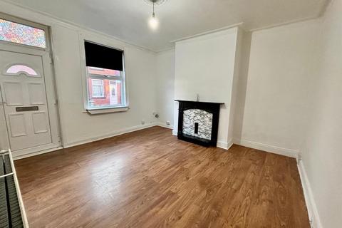 2 bedroom terraced house to rent, Thornton Grove, Armley, Leeds