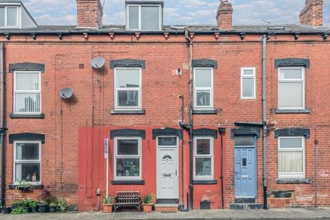 2 bedroom terraced house to rent, Thornton Grove, Armley, Leeds