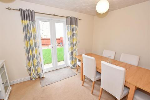 3 bedroom semi-detached house to rent, Bishy Barnebee Way, Norwich