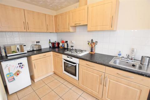 3 bedroom semi-detached house to rent, Bishy Barnebee Way, Norwich