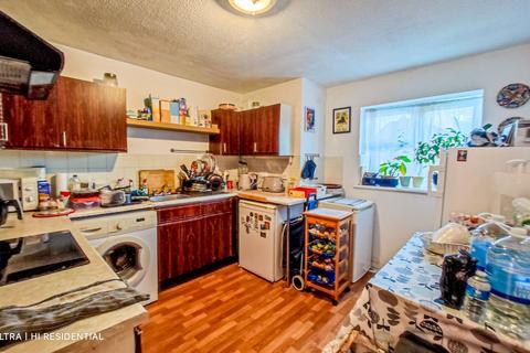 2 bedroom flat for sale, Garrick Drive, West Thamesmead, SE28 0EQ