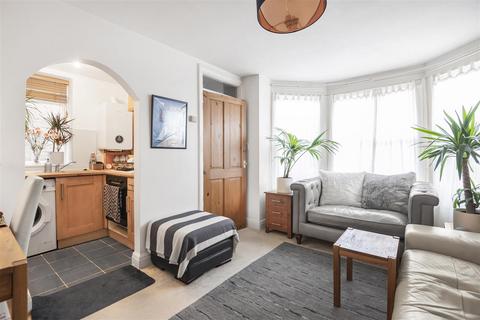 1 bedroom flat for sale, Ferme Park Road, London N8