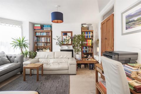 1 bedroom flat for sale, Ferme Park Road, London N8