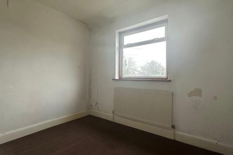 2 bedroom flat for sale, 12 Reynolds Close, Carshalton, Surrey, SM5 2AY