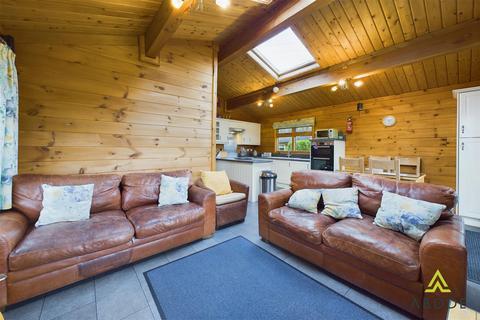 3 bedroom chalet to rent, Mount Pleasant, Derby DE65