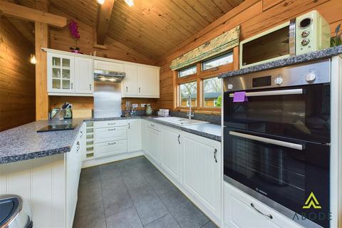 3 bedroom chalet to rent, Mount Pleasant, Derby DE65