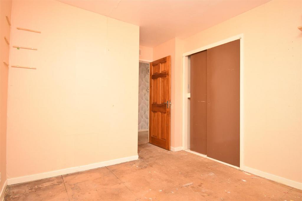 Bedroom one (2).jpg