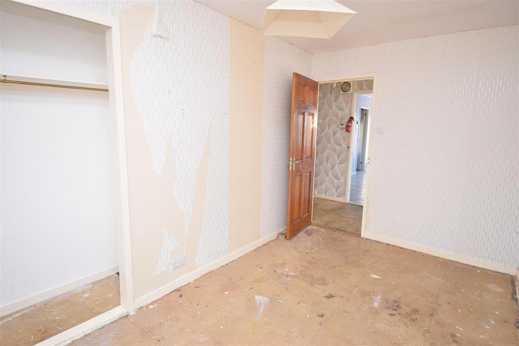 Bedroom two (2).jpg