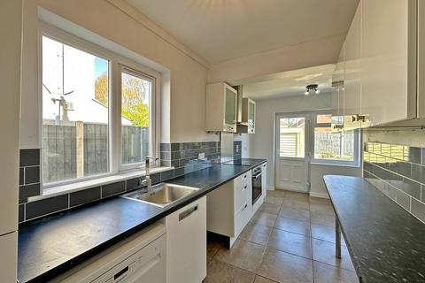 16 Station Road, Wombourne, Wolverhampton, WV5 9EL