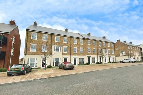 4 bedroom terraced house to rent, Avocet Way Finberry TN25