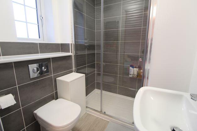 R En-Suite (1).jpg