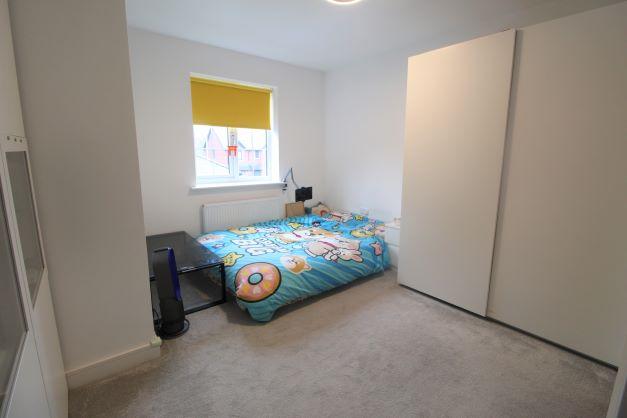 R Bed 2.jpg