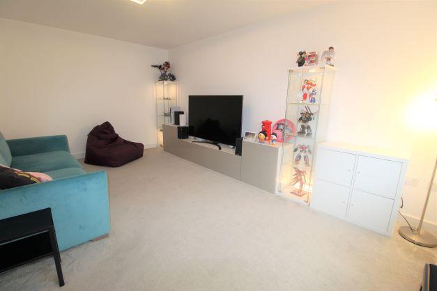 R Lounge.jpg