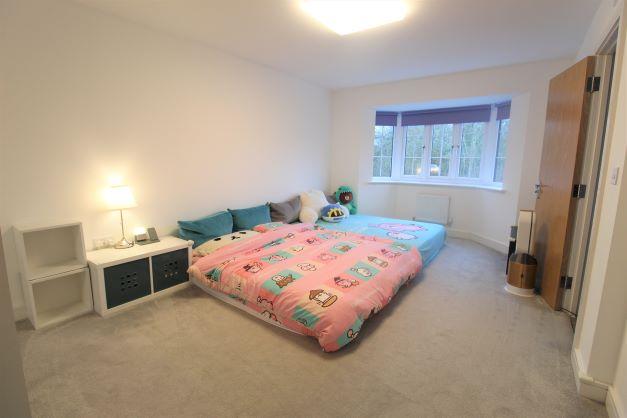 R Bed 1.jpg