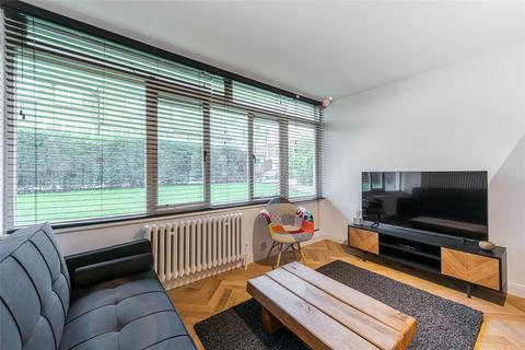 Studio to rent, Churchill Gardens, London, UK, SW1V