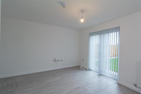 3 bedroom semi-detached house to rent, Hulme Gardens, Leigh