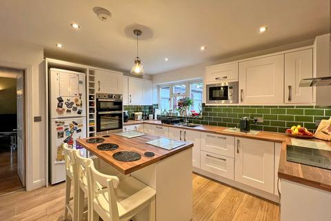 8 Welney Gardens, Pendeford, Wolverhampton, WV9 5RY