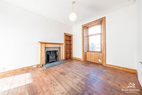 3 bedroom flat for sale, Queen Street, Perth