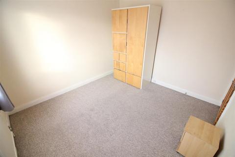 3 bedroom house to rent, Mansfield Drive, Hayes