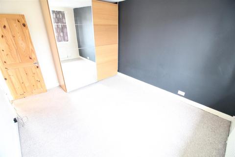 3 bedroom house to rent, Mansfield Drive, Hayes