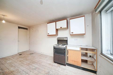 2 bedroom flat for sale, 44 Whitley Close, Stanwell, Staines-upon-Thames, Middlesex, TW19 7EZ