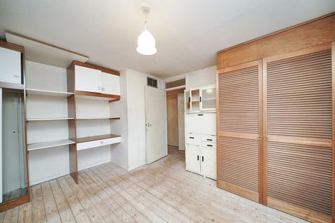 2 bedroom flat for sale, 44 Whitley Close, Stanwell, Staines-upon-Thames, Middlesex, TW19 7EZ