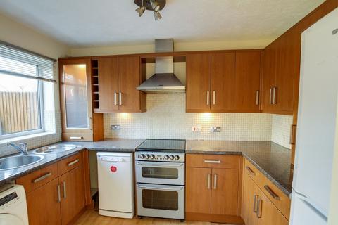 3 bedroom terraced house to rent, Goddard Close, Crawley RH10