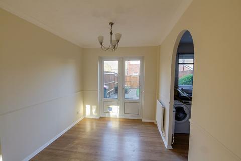 3 bedroom terraced house to rent, Goddard Close, Crawley RH10