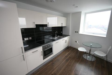 Studio to rent, Blue, Salford M50