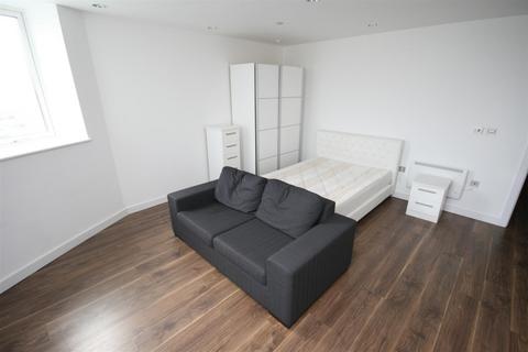 Studio to rent, Blue, Salford M50