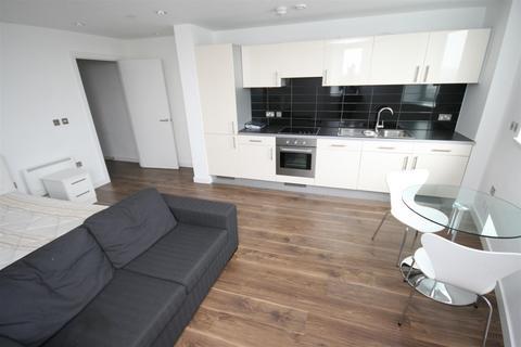 Studio to rent, Blue, Salford M50