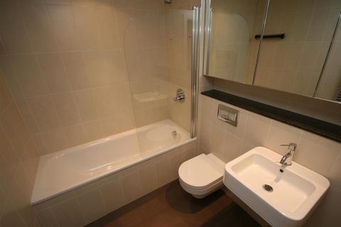 Studio to rent, Blue, Salford M50