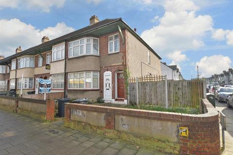 2 bedroom ground floor flat for sale, High Road, Chadwell Heath, Essex