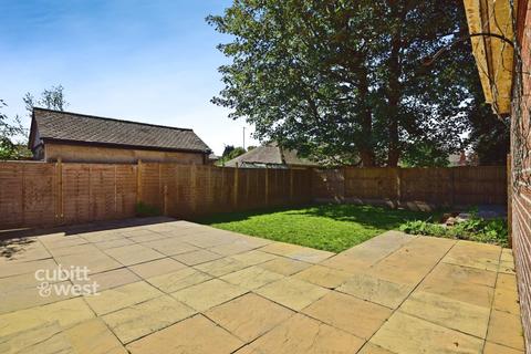 2 bedroom detached house to rent, Sea Lane Rustington BN16