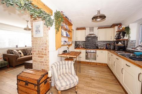 2 bedroom end of terrace house for sale, Holmhurst Lane, St. Leonards-On-Sea