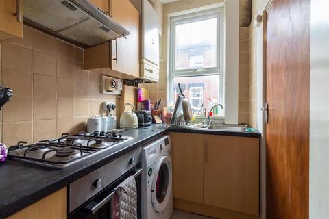 2 bedroom house to rent, Harold Avenue, Hyde Park, Leeds