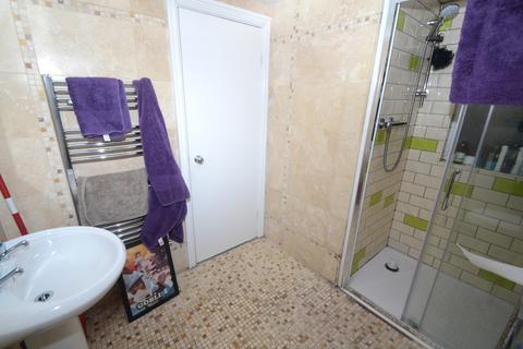 6 bedroom detached house to rent, Furness Road, Manchester M14