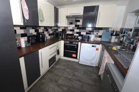 6 bedroom detached house to rent, Furness Road, Manchester M14