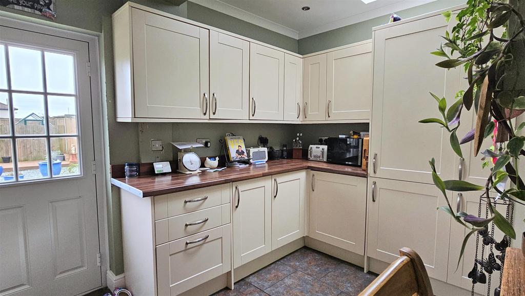 Kitchen 1.jpg